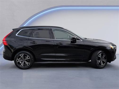2022 Volvo XC60 B5 Momentum