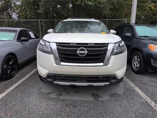 2024 Nissan Pathfinder SL FWD