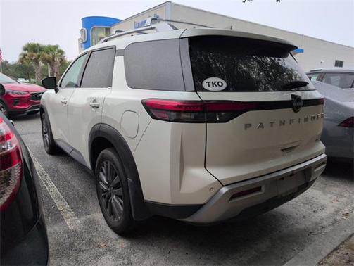 2024 Nissan Pathfinder SL FWD