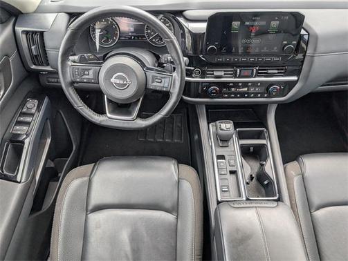 2024 Nissan Pathfinder SL FWD