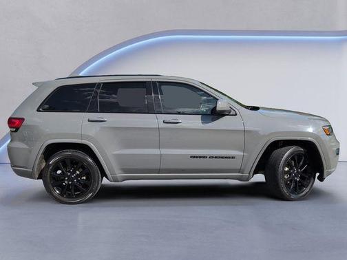 Sting-Gray Clearcoat 2020 Jeep Grand Cherokee Altitude