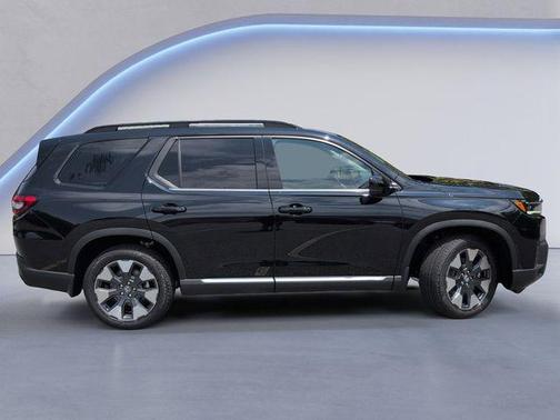 Crystal Black Pearl 2026 Honda Pilot Touring 8-Passenger