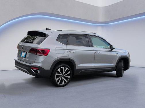 Pyrite Silver Metallic 2024 Volkswagen Taos 1.5T SE