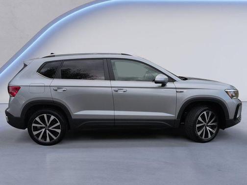 Pyrite Silver Metallic 2024 Volkswagen Taos 1.5T SE