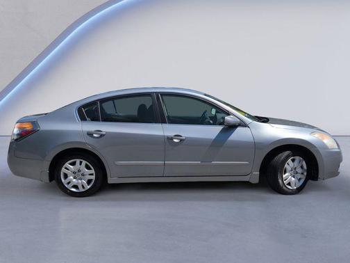 Radiant Silver Metallic 2009 Nissan Altima 2.5 S