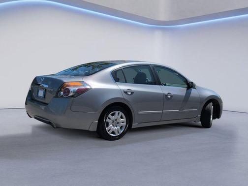 Radiant Silver Metallic 2009 Nissan Altima 2.5 S