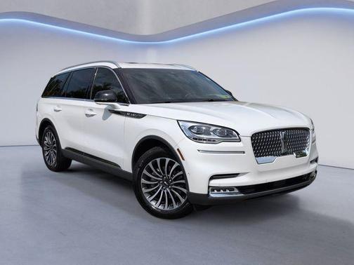 Pristine White Metallic Tri-Coat 2022 Lincoln Aviator Reserve