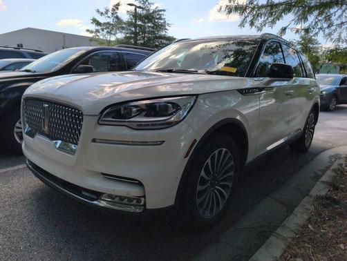 Pristine White Metallic Tri-Coat 2022 Lincoln Aviator Reserve