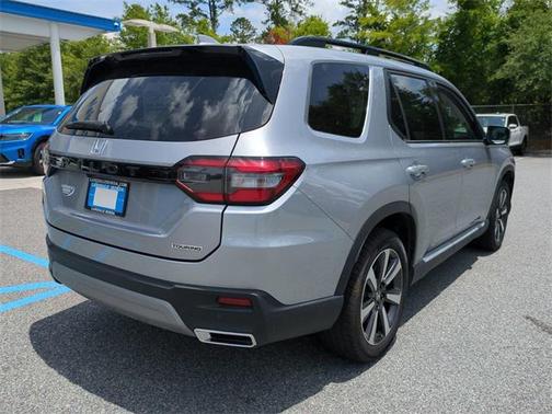 2025 Honda Pilot Touring 8-Passenger