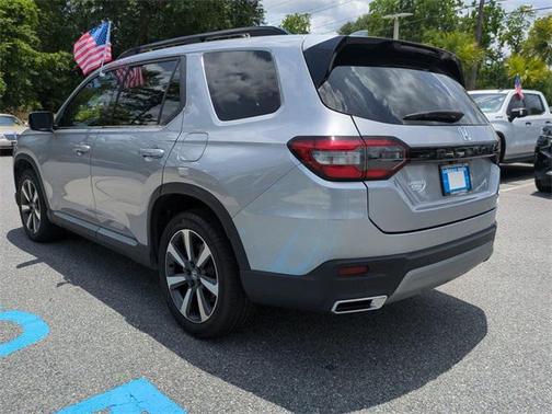 2025 Honda Pilot Touring 8-Passenger