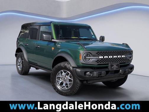 Eruption Green Metallic 2025 Ford Bronco Badlands