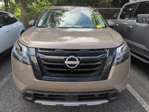 2025 Nissan Pathfinder Platinum FWD