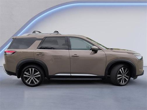 2025 Nissan Pathfinder Platinum FWD