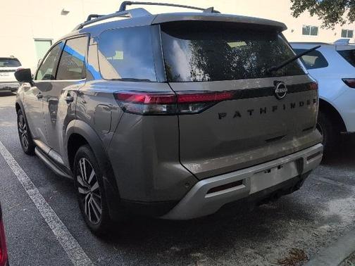 2025 Nissan Pathfinder Platinum FWD