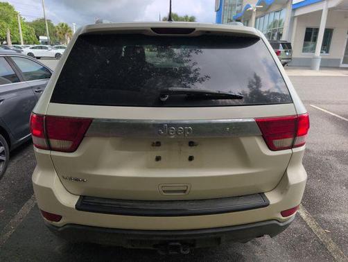 Stone White Clearcoat 2011 Jeep Grand Cherokee Laredo