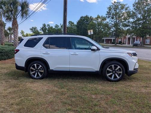 2025 Honda Pilot Touring 8-Passenger