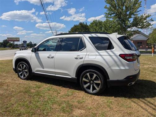 2025 Honda Pilot Touring 8-Passenger