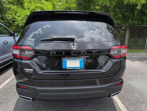 Crystal Black Pearl 2025 Honda Pilot Black Edition