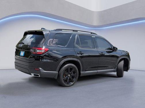 Crystal Black Pearl 2025 Honda Pilot Black Edition