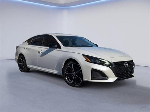 2023 Nissan Altima SR FWD