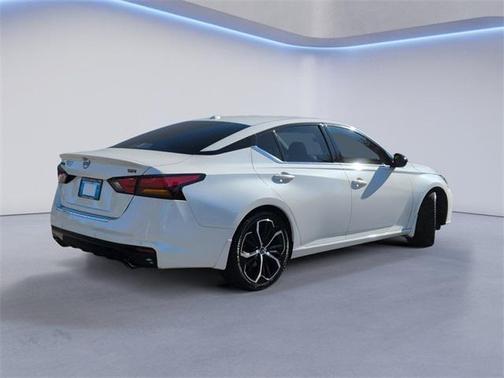 2023 Nissan Altima SR FWD