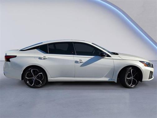 2023 Nissan Altima SR FWD