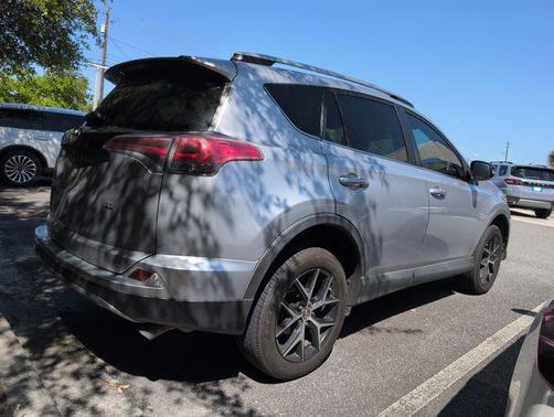 Magnetic Gray Metallic 2017 Toyota RAV4 SE