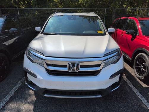 Platinum White 2022 Honda Pilot Touring 8-Passenger