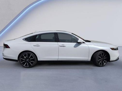 Platinum 2026 Honda Accord Hybrid Touring
