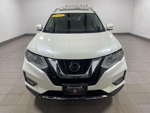 White 2020 Nissan Rogue SV