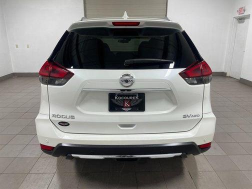 White 2020 Nissan Rogue SV