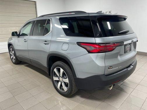 Sterling Gray Metallic 2023 Chevrolet Traverse LT Leather