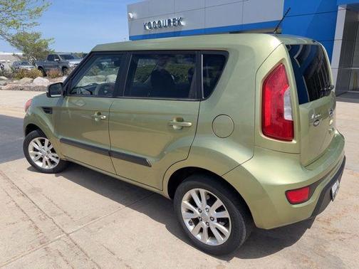 Alien Pearl Metallic 2012 Kia Soul +