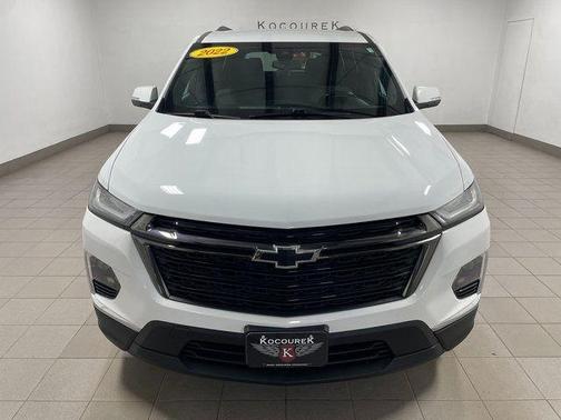 Summit White 2022 Chevrolet Traverse LT Cloth