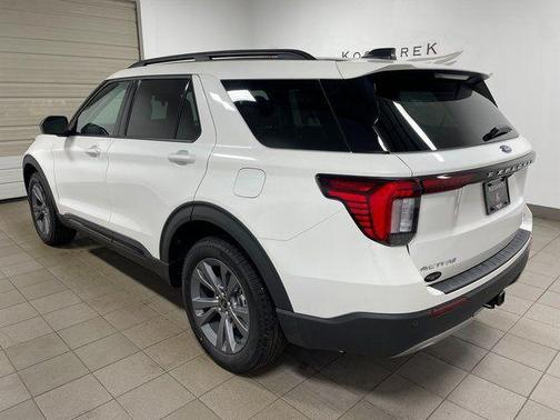 Star White 2026 Ford Explorer Active