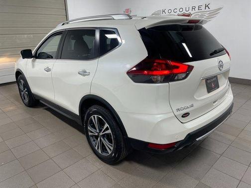 White 2019 Nissan Rogue SV