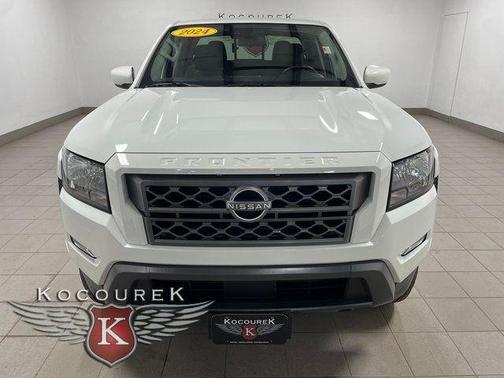 Glacier White 2024 Nissan Frontier SV