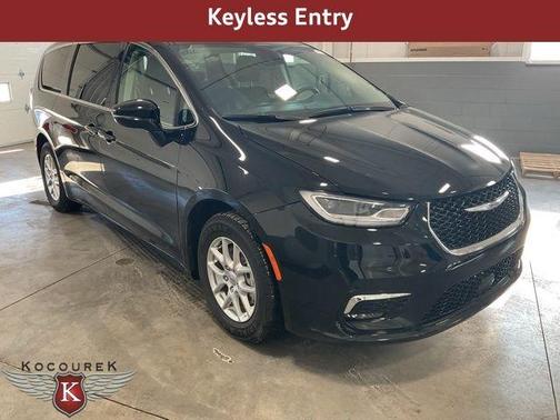 Diamond Black 2024 Chrysler Pacifica Touring-L