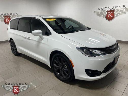 Bright White Clearcoat 2019 Chrysler Pacifica Touring Plus