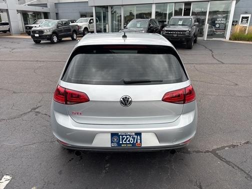 2017 Volkswagen Golf GTI SE 4-Door