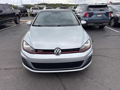 2017 Volkswagen Golf GTI SE 4-Door