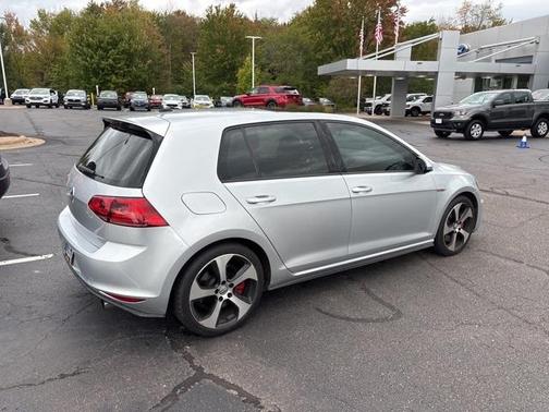 2017 Volkswagen Golf GTI SE 4-Door
