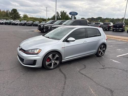 2017 Volkswagen Golf GTI SE 4-Door