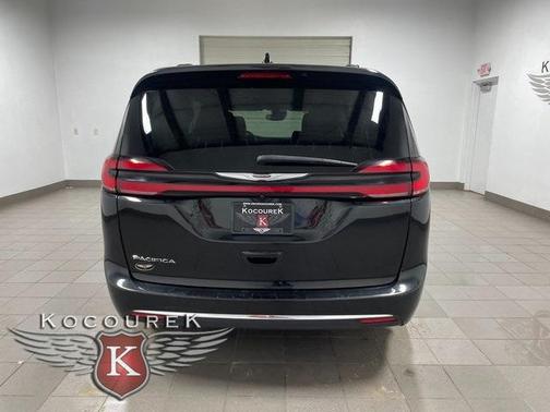 2022 Chrysler Pacifica Touring-L