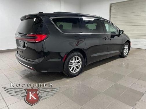 2022 Chrysler Pacifica Touring-L