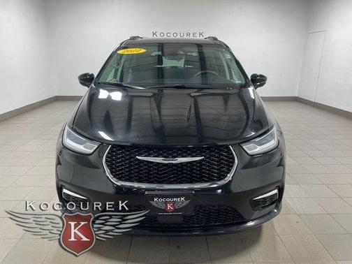 2022 Chrysler Pacifica Touring-L