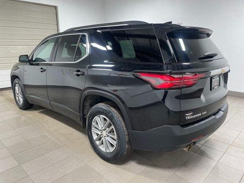 Mosaic Black Metallic 2023 Chevrolet Traverse LT Cloth