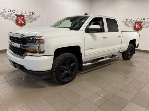 Photo 3 of 27 of 2017 Chevrolet Silverado 1500 LT