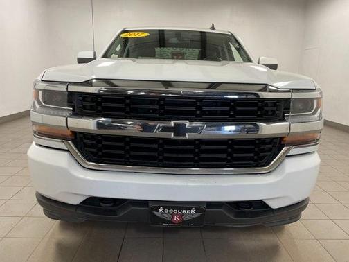 Photo 2 of 27 of 2017 Chevrolet Silverado 1500 LT