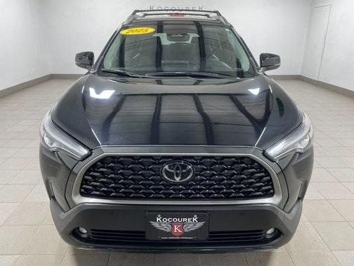 2025 Toyota Corolla Cross XLE